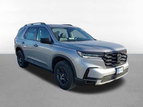 New 2025 Honda Pilot TrailSport image 3