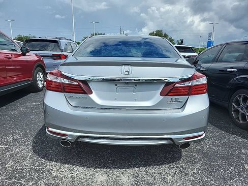 Used 2017 Honda Accord Touring image 3