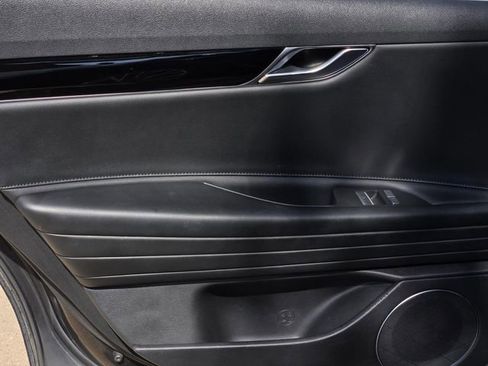 Used 2023 Genesis G80 2.5T image 9