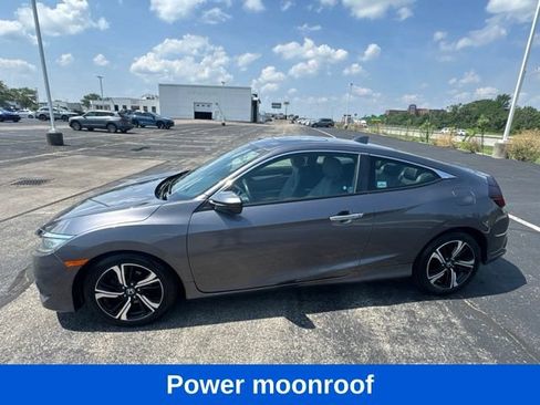 Used 2016 Honda Civic Touring image 4