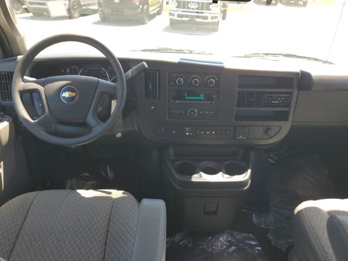 Used 2025 Chevrolet Express 3500 LT w/ LT Preferred Equipment Group RWD image 17