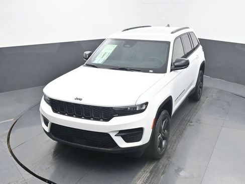 New 2025 Jeep Grand Cherokee Altitude AWD/4WD image 46