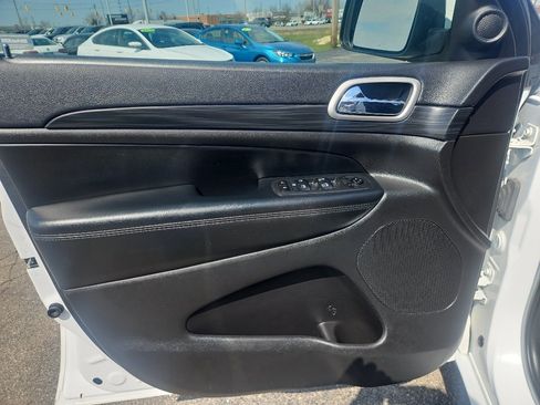 Used 2020 Jeep Grand Cherokee Altitude image 10