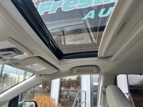 Used 2018 Toyota Sienna image 16