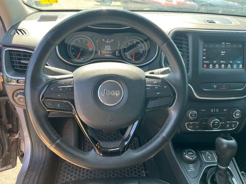 Used 2019 Jeep Cherokee Latitude Plus AWD/4WD image 10