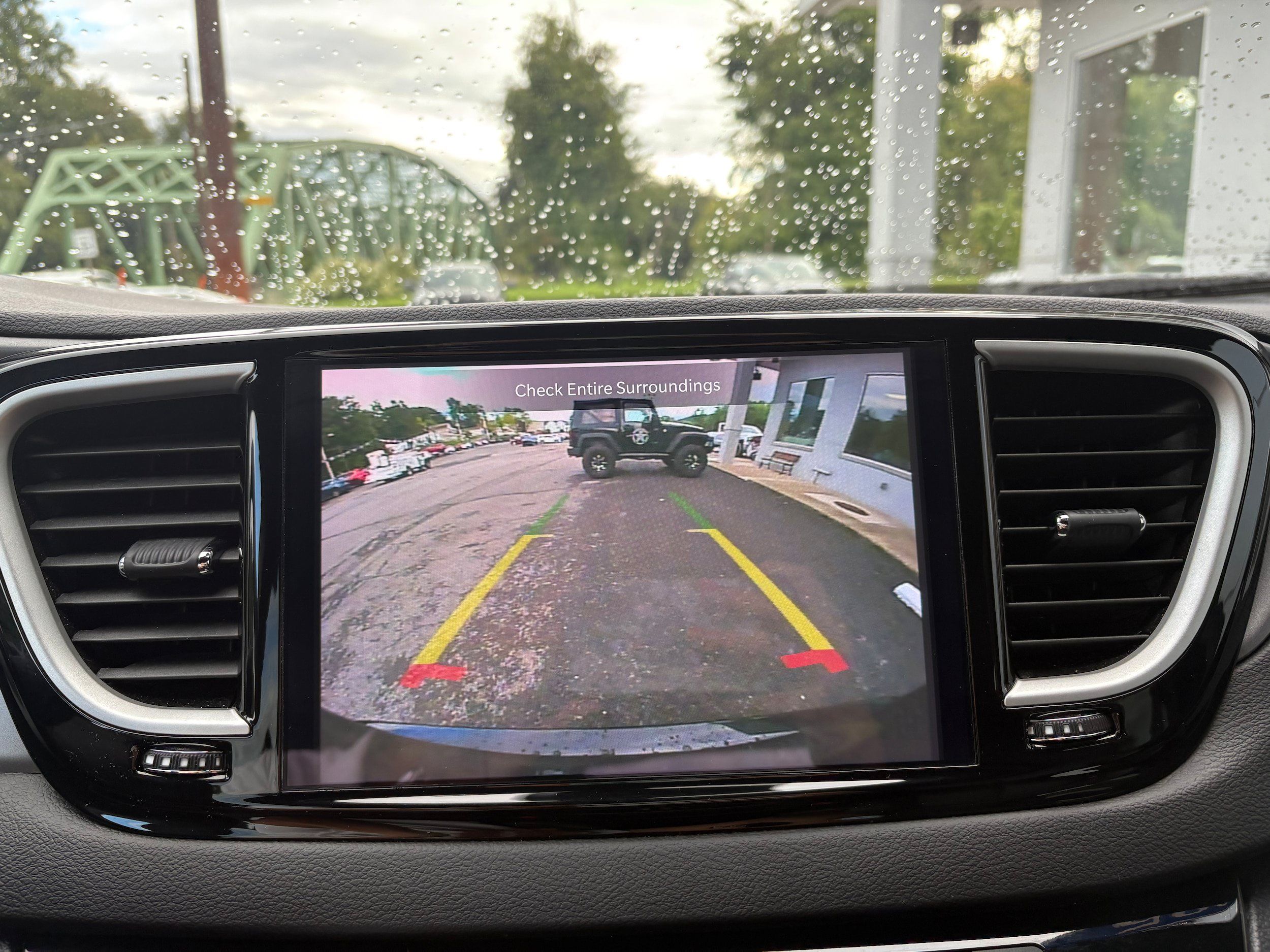 Certified 2025 Chrysler Pacifica Select FWD image 20