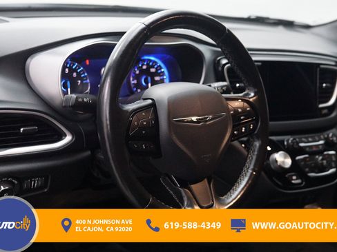 Used 2020 Chrysler Pacifica Touring-L Plus FWD image 20