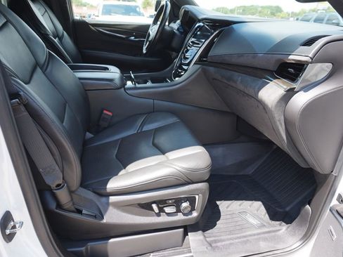 Used 2019 Cadillac Escalade Platinum image 34