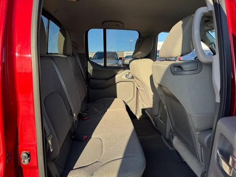 Used 2014 Nissan Frontier SV image 10