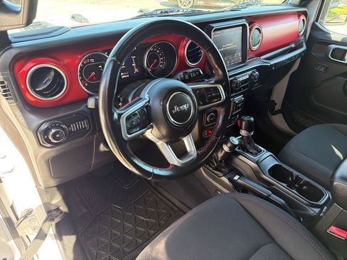 Used 2022 Jeep Wrangler Unlimited Rubicon w/ Cold Weather Group AWD/4WD image 4
