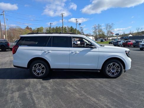 New 2026 Ford Expedition Active AWD/4WD image 2