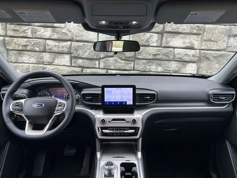 Used 2023 Ford Explorer XLT w/ Equipment Group 202A AWD/4WD image 10