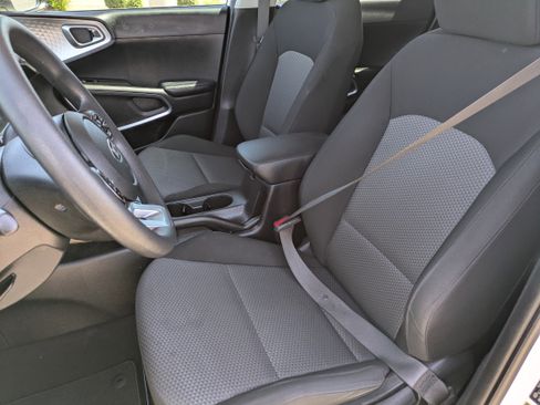 Used 2021 Kia Soul LX FWD image 26