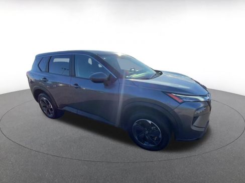 Used 2025 Nissan Rogue SV AWD/4WD image 2