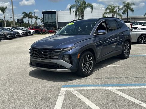 Used 2025 Hyundai Tucson Limited FWD image 2