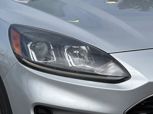 Used 2020 Ford Escape SE image 10