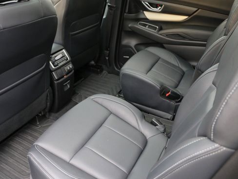 Used 2022 Subaru Ascent Limited w/ Technology Package image 32