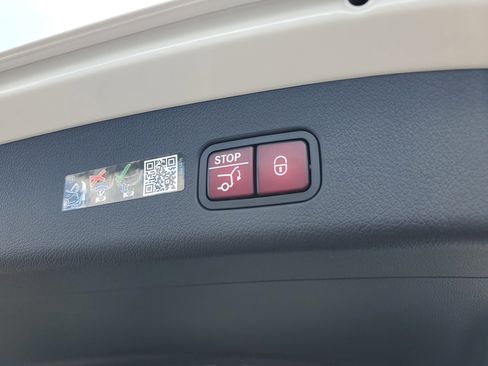 Certified 2026 Mercedes-Benz GLC 300 4MATIC image 37