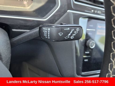 Used 2024 Volkswagen Tiguan SE image 23