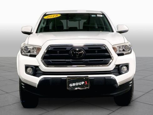 Used 2018 Toyota Tacoma SR5 AWD/4WD image 4