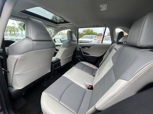 Used 2020 Toyota RAV4 XLE Premium FWD image 15