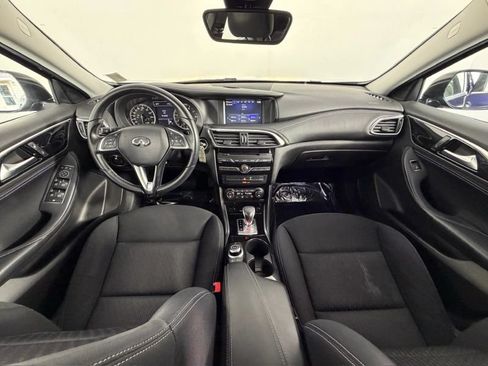 Used 2017 INFINITI QX30 FWD image 19