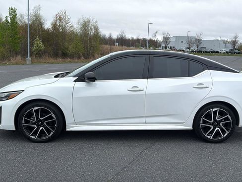 Used 2025 Nissan Sentra SR FWD image 11