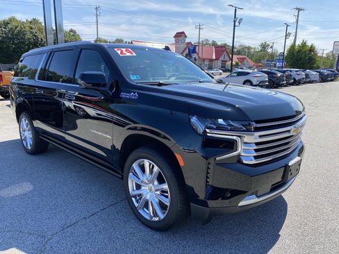 Used 2024 Chevrolet Suburban High Country w/ Premium Package 2 image 9