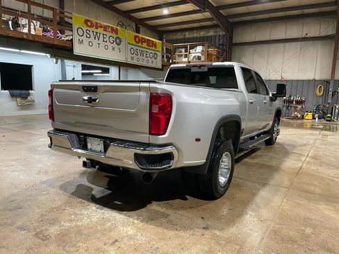 Used 2022 Chevrolet Silverado 3500 LT w/ Convenience Package image 5