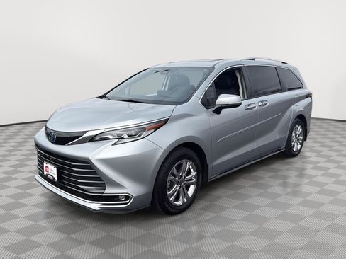 Used 2022 Toyota Sienna Platinum image 22