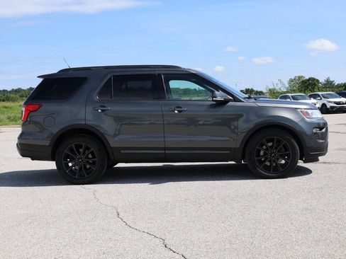 Used 2018 Ford Explorer XLT w/ Equipment Group 202A AWD/4WD image 7