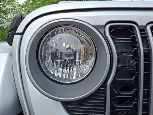 Used 2024 Jeep Wrangler Unlimited AWD/4WD image 9