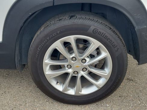 Used 2025 Chevrolet TrailBlazer LS w/ LS Convenience Package FWD image 9