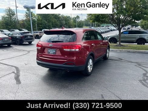 Used 2017 Kia Sorento AWD w/ LX Convenience Package image 5