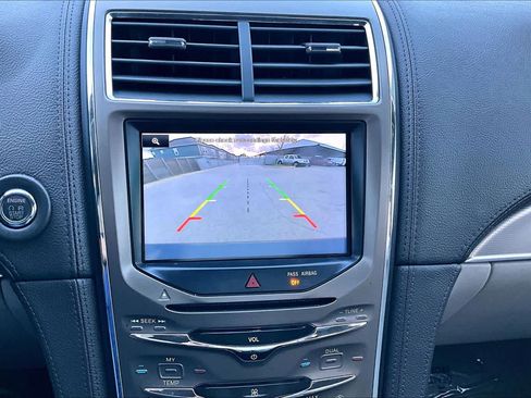 Used 2014 Lincoln MKX FWD w/ Equipment Group 101A image 26