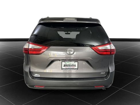 Used 2017 Toyota Sienna XLE image 4