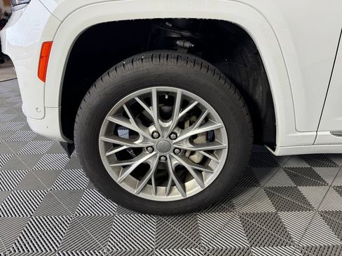 Used 2023 Jeep Grand Cherokee Summit AWD/4WD image 13