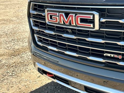 New 2026 GMC Yukon XL AT4 w/ AT4 Premium Plus Package AWD/4WD image 32