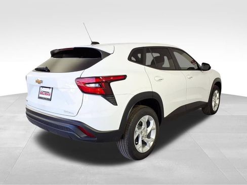 New 2026 Chevrolet Trax LS w/ LS Convenience Package image 4