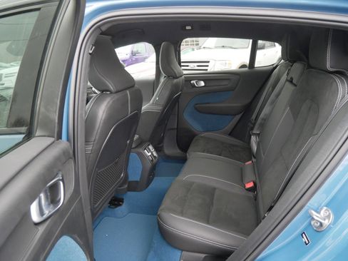 Certified 2022 Volvo C40 P8 Recharge Ultimate image 10