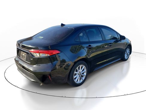 Used 2022 Toyota Corolla LE w/ LE Premium Package image 7