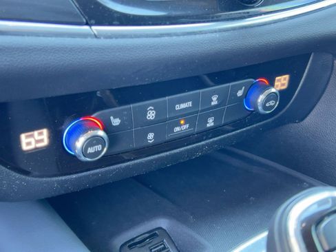 Certified 2020 Buick Enclave Essence image 25