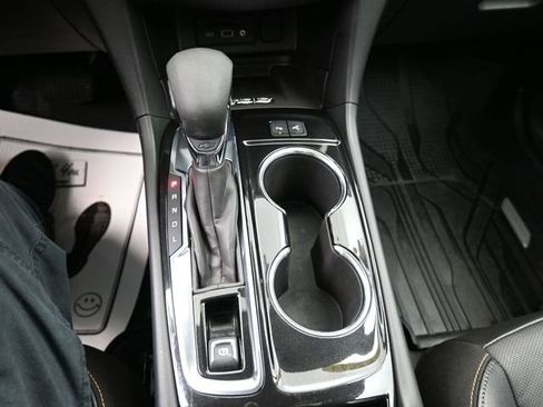 Used 2024 Chevrolet Equinox Premier image 11