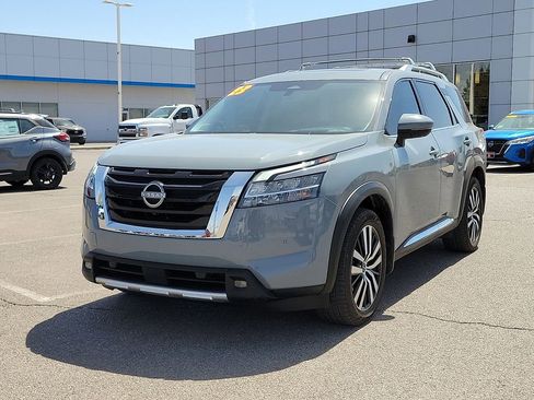 Used 2023 Nissan Pathfinder Platinum image 4