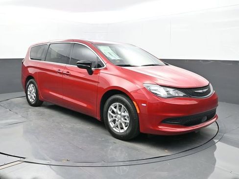 New 2025 Chrysler Voyager LX image 7