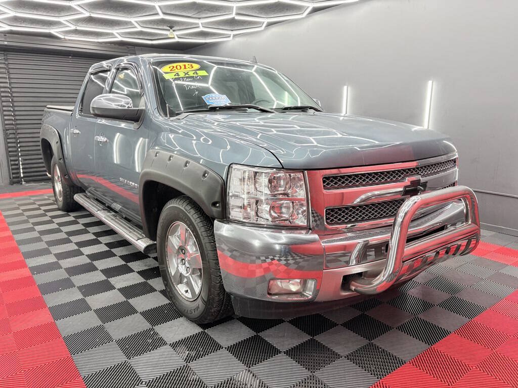 Used 2013 Chevrolet Silverado 1500 LT w/ All-Star Edition AWD/4WD image 3
