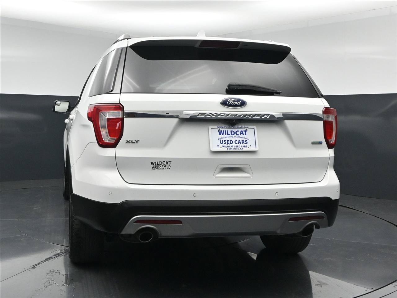 Used 2016 Ford Explorer XLT AWD/4WD image 7