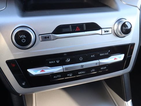 Certified 2022 Ford Explorer XLT w/ Equipment Group 202A image 23