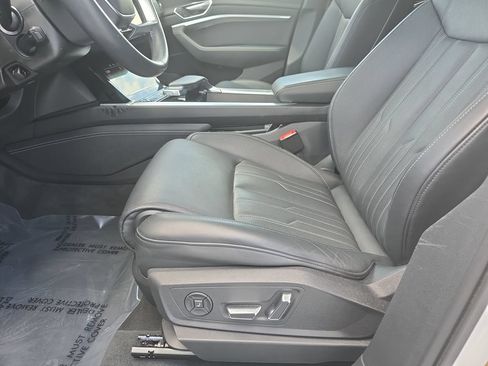 Used 2024 Audi Q8 e-tron Prestige w/ Prestige Package AWD/4WD image 27