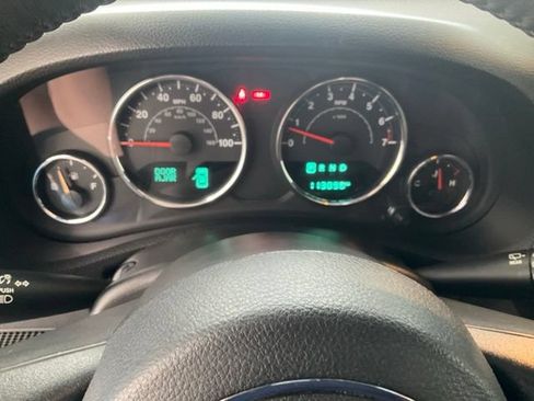 Used 2017 Jeep Wrangler Unlimited Sahara w/ Dual Top Group AWD/4WD image 7